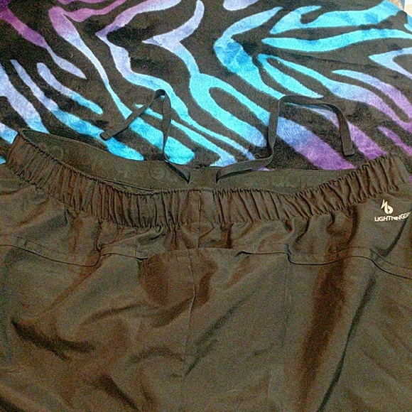 New Balance shorts - Picture 6 of 8
